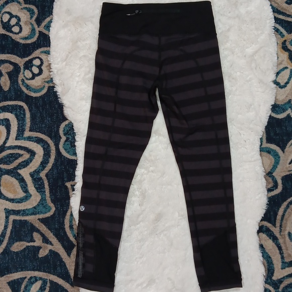 Lululemon black & gray stripe athletic crop leggings womens sz 4 - Picture 6 of 10
